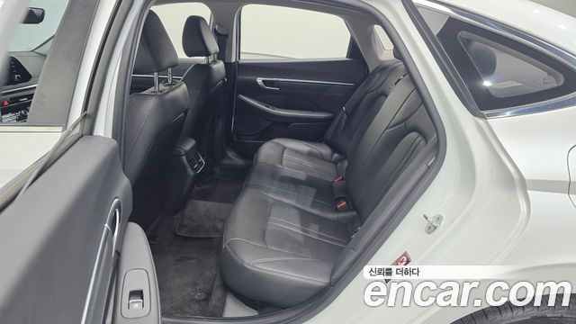 Hyundai Sonata 2022 — photo 17