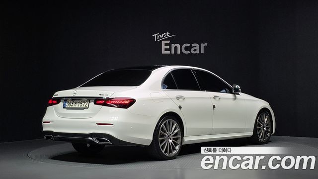 Mercedes-Benz E-Class 2022 — photo 2