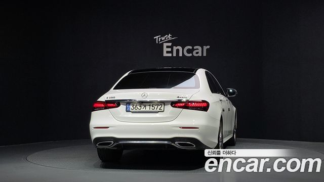 Mercedes-Benz E-Class 2022 — photo 4