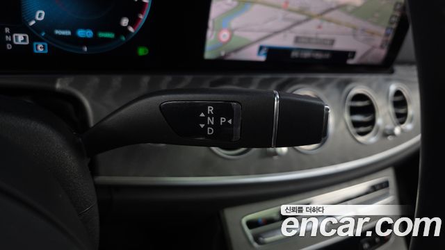 Mercedes-Benz E-Class 2022 — photo 12