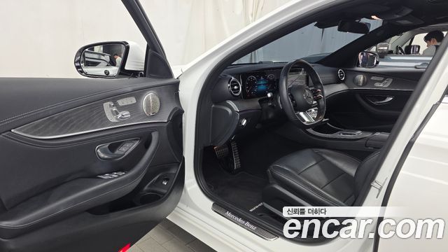 Mercedes-Benz E-Class 2022 — photo 13