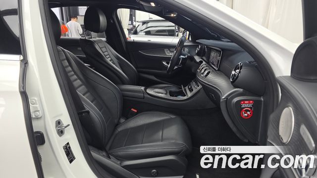 Mercedes-Benz E-Class 2022 — photo 17