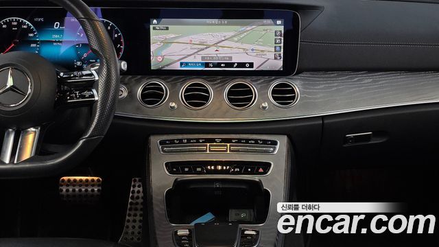 Mercedes-Benz E-Class 2022 — photo 20