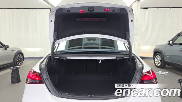 Mercedes-Benz E-Class 2022 — photo 26