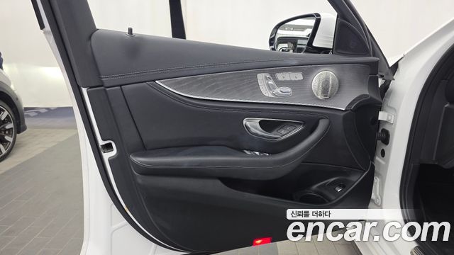 Mercedes-Benz E-Class 2022 — photo 14