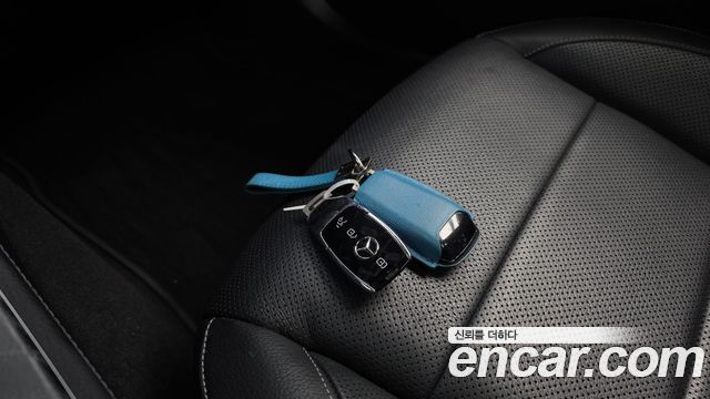 Mercedes-Benz E-Class 2022 — photo 16