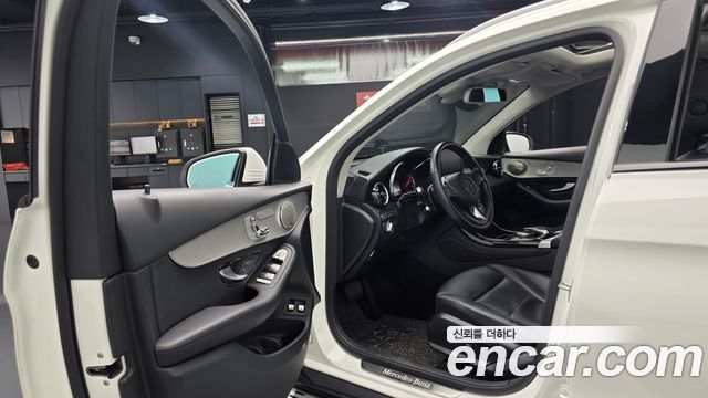 Mercedes-Benz GLC-Class 2019 — photo 13