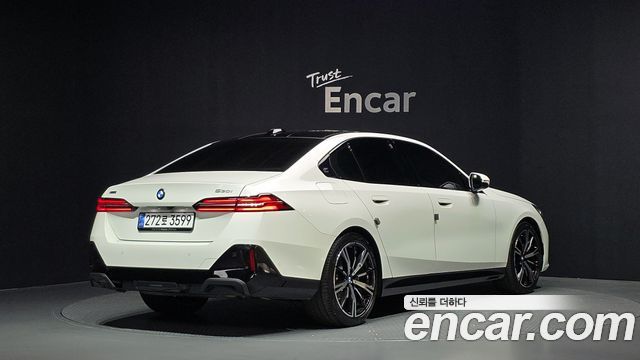BMW 5-Series 2026 — photo 2