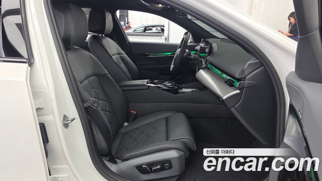 BMW 5-Series 2026 — photo 17