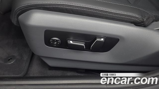 BMW 5-Series 2026 — photo 29