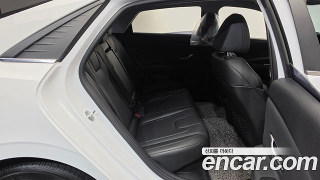 Hyundai AVANTE 2021 — photo 17