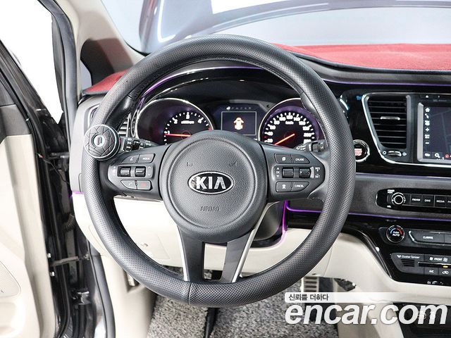 Kia Canival 2017 — photo 14