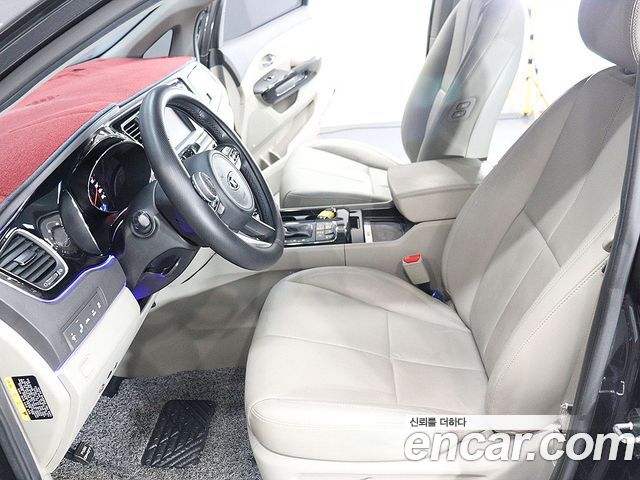 Kia Canival 2017 — photo 16