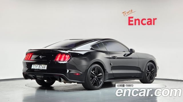 Ford Mustang 2015 — photo 2