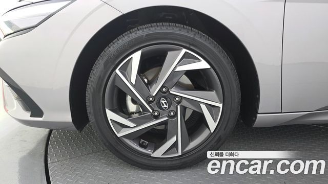 Hyundai AVANTE 2025 — photo 5