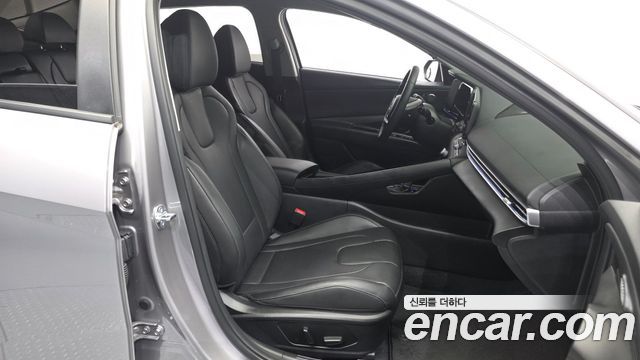 Hyundai AVANTE 2025 — photo 18