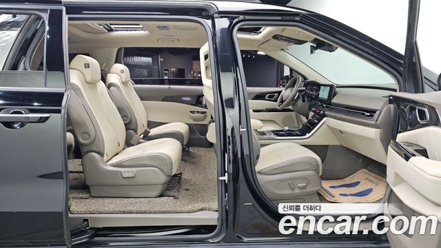 Kia Canival 2022 — photo 17