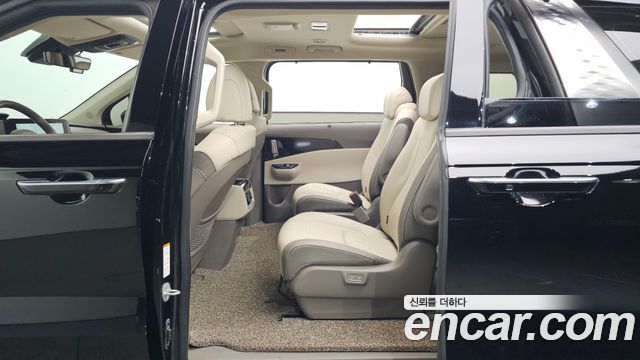 Kia Canival 2022 — photo 16