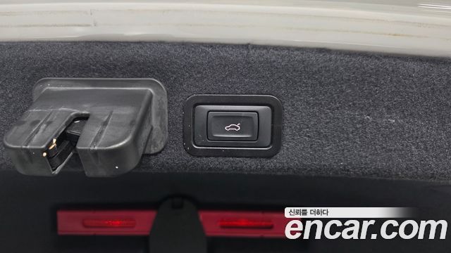 Audi A6 2015 — photo 32