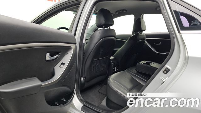 Hyundai i30 2016 — photo 11