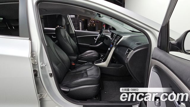 Hyundai i30 2016 — photo 12