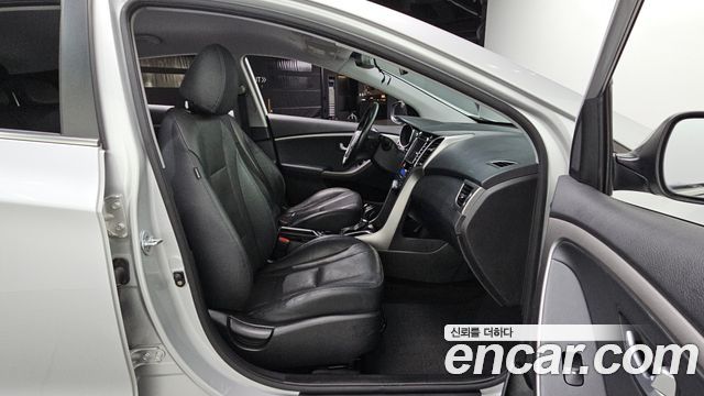 Hyundai i30 2016 — photo 11