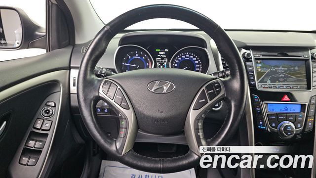 Hyundai i30 2016 — photo 15