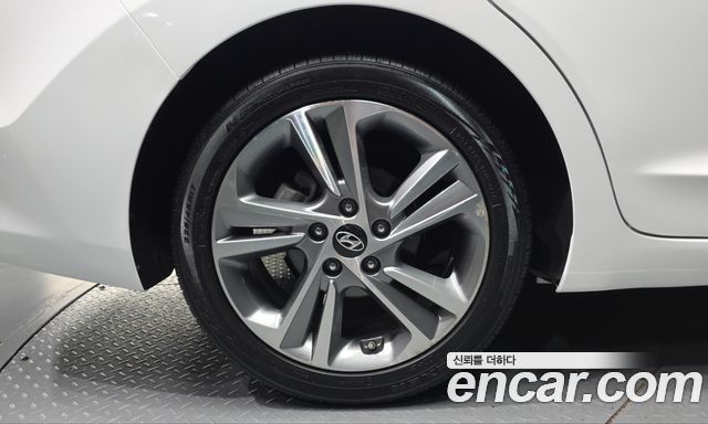 Hyundai AVANTE 2018 — photo 5