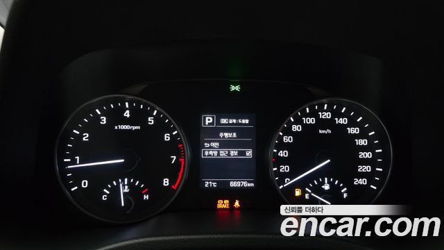 Hyundai AVANTE 2018 — photo 11