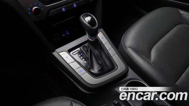 Hyundai AVANTE 2018 — photo 12