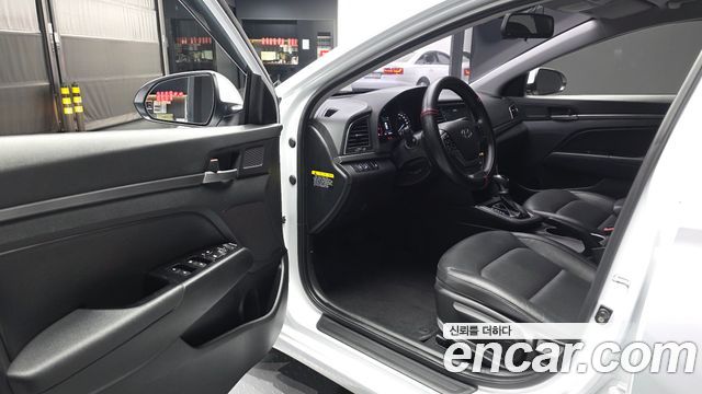 Hyundai AVANTE 2018 — photo 13