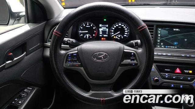 Hyundai AVANTE 2018 — photo 19