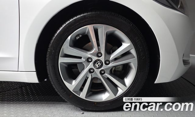 Hyundai AVANTE 2018 — photo 7