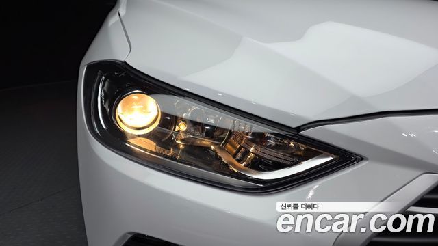 Hyundai AVANTE 2018 — photo 8