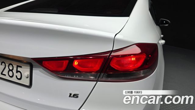 Hyundai AVANTE 2018 — photo 9