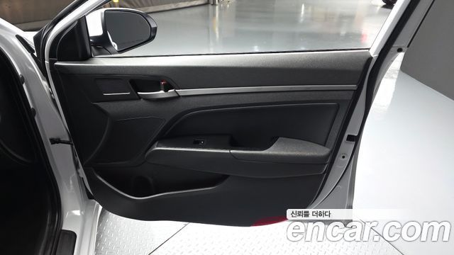 Hyundai AVANTE 2018 — photo 14