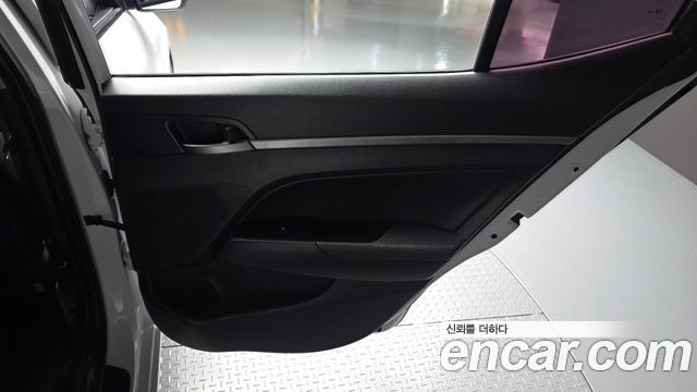 Hyundai AVANTE 2018 — photo 15