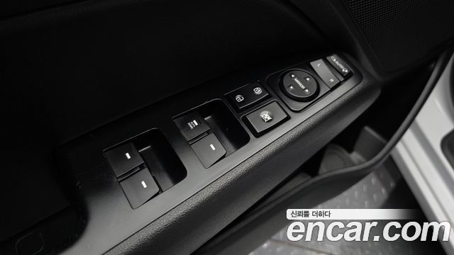 Hyundai AVANTE 2018 — photo 27