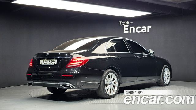 Mercedes-Benz E-Class 2017 — photo 2
