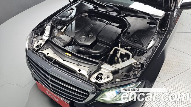 Mercedes-Benz E-Class 2017 — photo 6