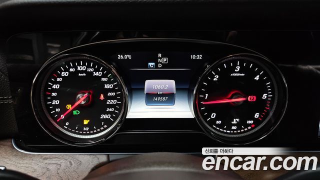 Mercedes-Benz E-Class 2017 — photo 8