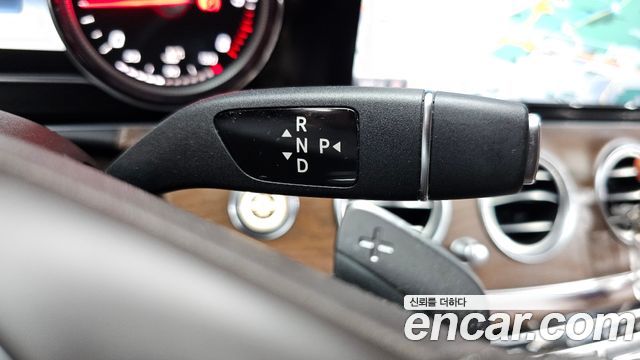 Mercedes-Benz E-Class 2017 — photo 9