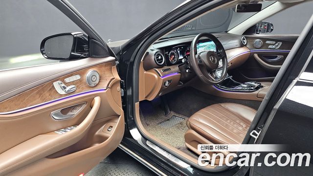 Mercedes-Benz E-Class 2017 — photo 10