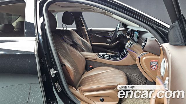 Mercedes-Benz E-Class 2017 — photo 12