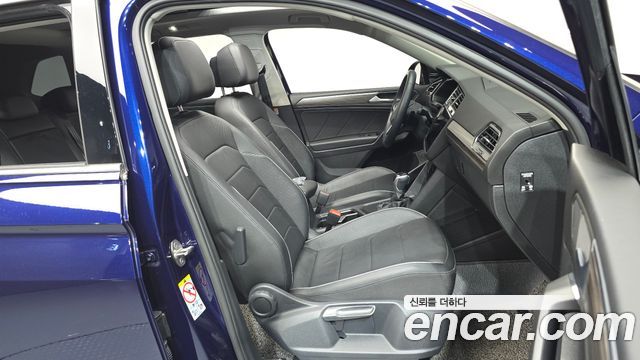 Volkswagen Tiguan 2023 — photo 16