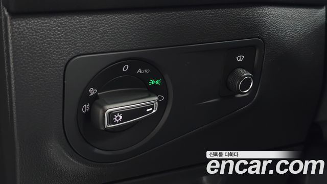 Volkswagen Tiguan 2023 — photo 28
