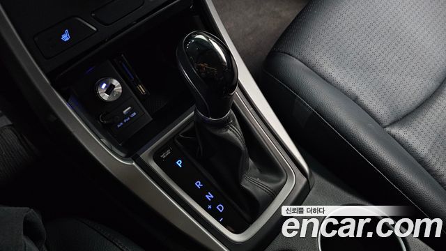 Hyundai AVANTE 2016 — photo 12