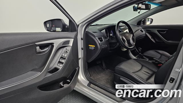 Hyundai AVANTE 2016 — photo 13