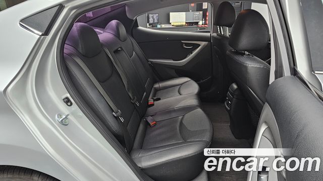 Hyundai AVANTE 2016 — photo 17