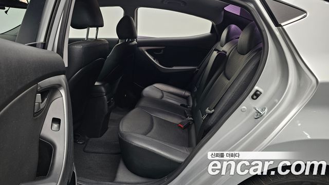 Hyundai AVANTE 2016 — photo 18